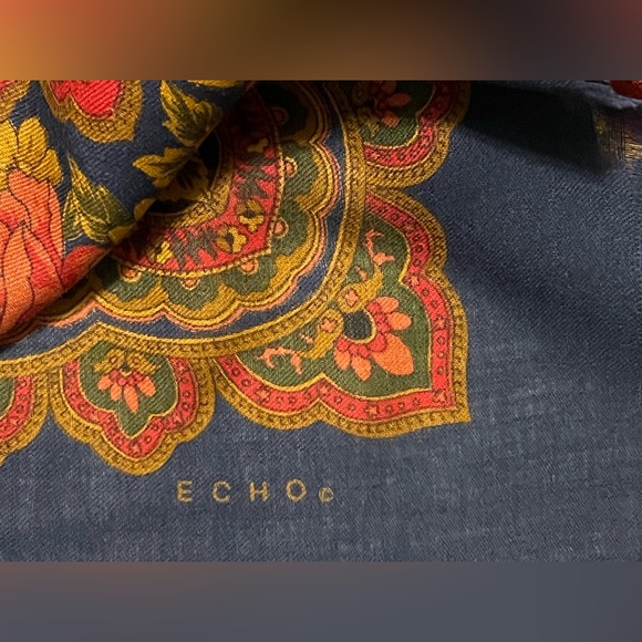 🌺Spectacular Vintage ECHO Navy & Pink Fine Wool 43” Square Scarf—Lightweight - Picture 3 of 16